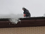 Проведение работ по расчистки снега на кровле в жилом комплексе "Придонье" 